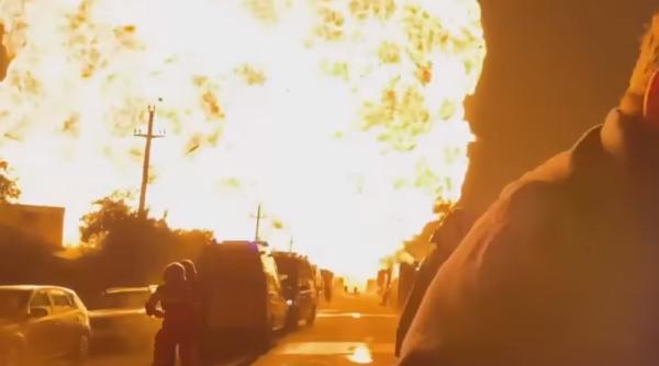 Momentul în care se petrece explozia de la Crevedia, filmat cu telefonul. Imaginile arată cât de puternică a fost - VIDEO/FOTO