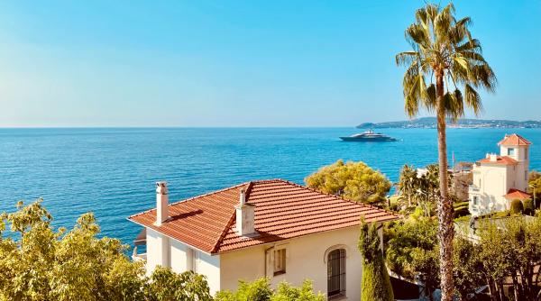 Escrocherie de vacanță. Au rezervat o vilă în Spania, dar când au ajuns au descoperit că nu există: „Am pierdut peste 3.000 de euro”