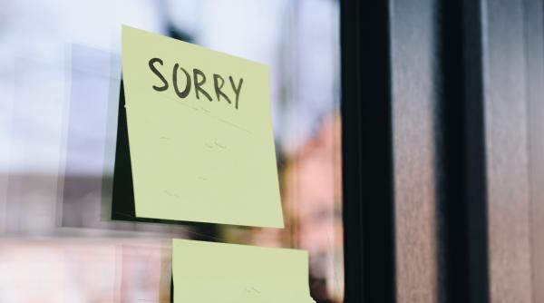 Doi hoți din Italia au lăsat un bilețel celor cărora le-au spart casa: "Văd că nici voi nu aveți nimic..."