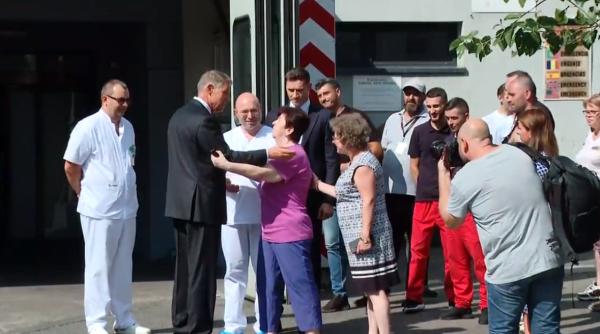 Klaus Iohannis a vizitat răniții în explozia de la Crevedia. Mesajul președintelui după vizita la Floreasca: "De ce s-a ajuns până aici?" - VIDEO