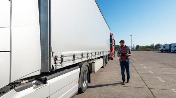 Nou tip de fraudă folosită de un camionagiu român: manipula tahograful cu o telecomandă pentru depășirea timpilor de condus