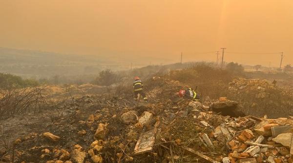 Grecii, impresionați de cum luptă pompierii români cu focul: „Sunt niște mașini! Chiar nu le este frică - suntem norocoși că sunt aici"