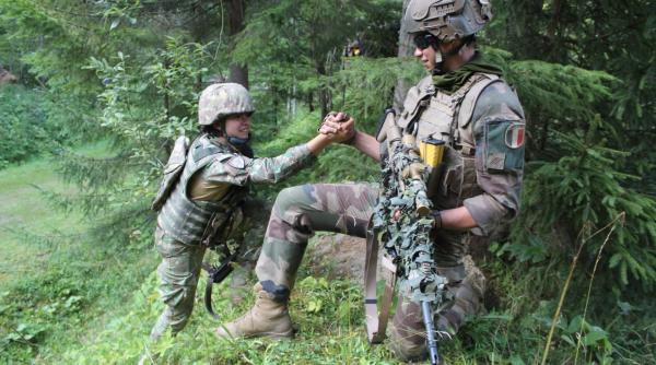 Serviciul militar obligatoriu ar putea fi reintrodus în Europa. Liderii din mai multe țări au luat deja decizia