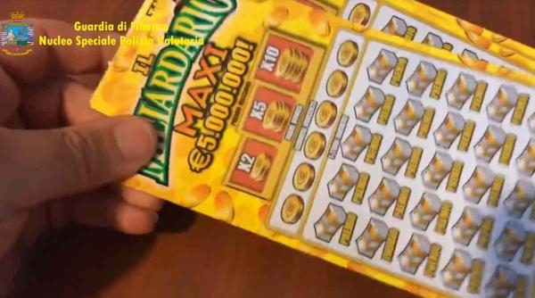 Italia. Român arestat, când s-a dus să își încaseze banii câștigați la loterie: Furase biletul norocos din același loc, ceva mai înainte