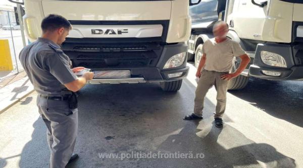 Autoutilitară în drum spre Italia, verificată în vamă. Polițiștii au avut o surpriză când au verificat marfa