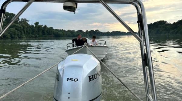 Doi români au eşuat cu barca pe malul ucrainean al Dunării. Aventura celor doi a avut un final fericit