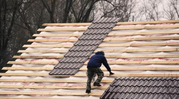 Trei români au obținut zece mii de euro dintr-o lovitură în Austria. Victima le-a dat banii de bunăvoie