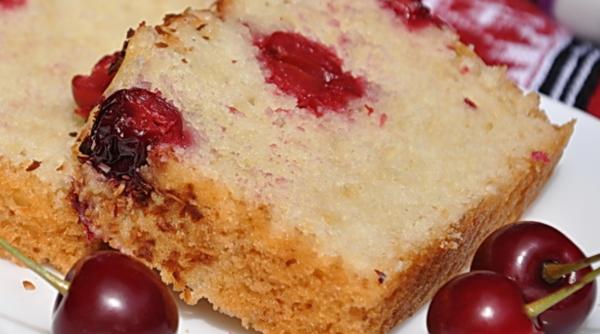 Chec cu vișine pufos - Rețeta pe care o salvezi și o faci din nou și din nou