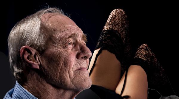 Italia. O menajeră a sedus un bătrân de 90 de ani și l-a lăsat fără bijuterii