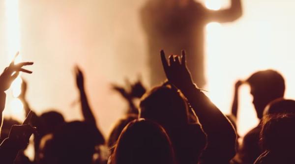 Trei români au intrat cu droguri la un festival de muzică rock