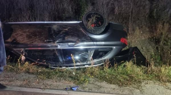 Accident rutier cu trei mașini. Trei adulți și trei copii au fost duși la spital