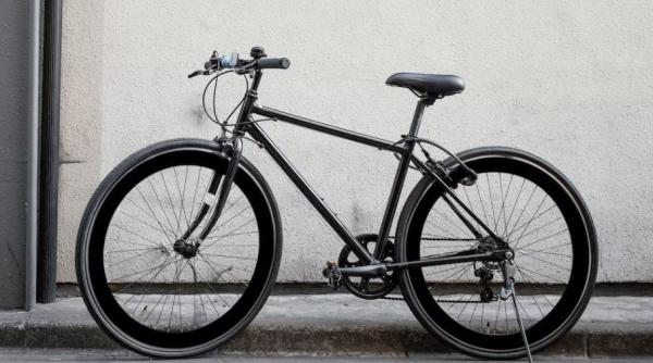 Tragedie într-o familie de români: copilul lor a murit după ce a căzut cu bicicleta, iar ghidonul i-a intrat în gât