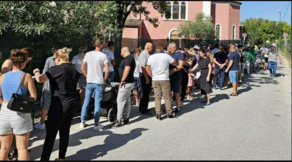 Italia. Sute de români au protestat prin rugăciune, după ce biserica le-a fost închisă: „Cei care au intrat în posesia bisericii noastre au luat o parte din noi“