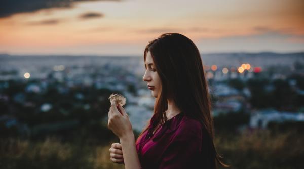 Horoscop special: Luna în creștere va aduce noroc în viața Racilor și Berbecilor; Gemenii vor afla despre o trădare