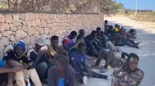 Insula italiană Lampedusa cere ajutor, migranţii continuă să debarce. Salvini: "E moartea Europei" 