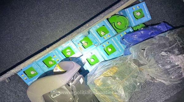 Microbuz condus de o șoferiță, oprit în vama Siret: zeci de butelii cu freon, găsite de polițiști