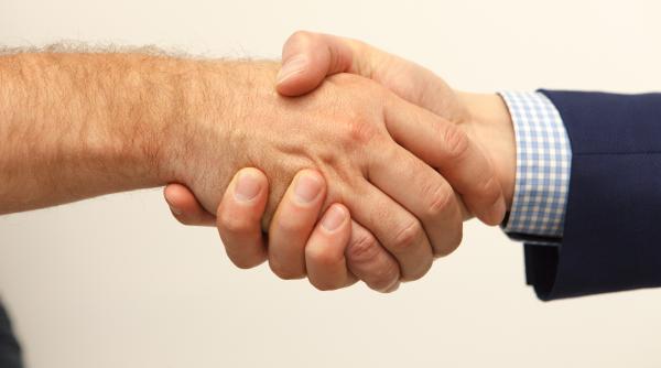 Comisia Europeană a decis să nu prelungeasacă perioada de interdicţie pentru importurile de cereale ucrainene