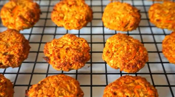 Biscuiți de casă, cu morcovi răzuiți: Un deliciu fără ouă, zahăr sau făină rafinată. Se vor termina rapid!