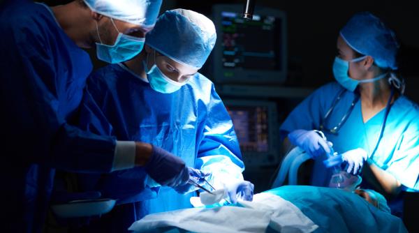 Intervenție extremă la Iași în cazul unei românce însărcinate: „Avea deja șase nașteri prin cezariană, le făcuse prin străinătate“