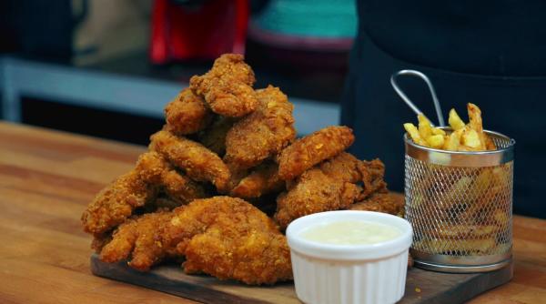 Rețetă de Crispy Strips aurii și crocanți. Care este secretul pentru un gust ca la KFC