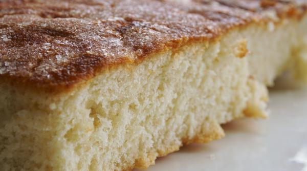 Prăjitură pufoasă din doar 5 ingrediente - Rețetă simplă și delicioasă