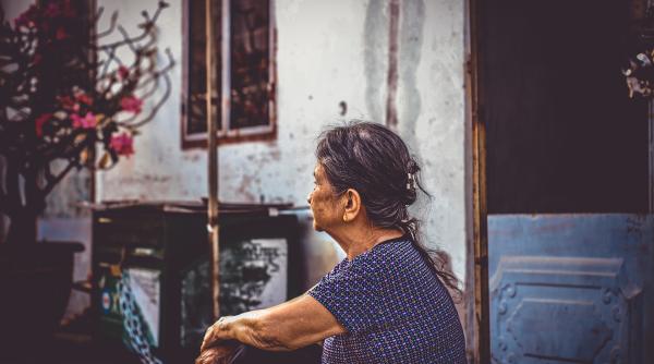 INS: Speranţa de viaţă la naştere în România este de puţin peste 71 de ani la bărbaţi şi 79 de ani în cazul femeilor