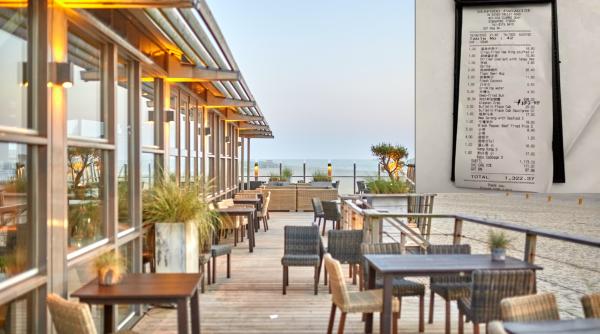 O femeie a sunat la poliție din cauza facturii exagerate de la restaurant. A plătit 900 de euro