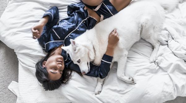 Cât de des trebuie să îți speli pijamalele. Iată părerea unui expert în igienă