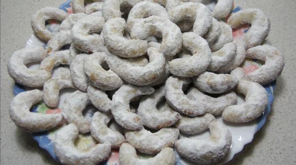 Cornulețe fragede cu nucă - Deliciul tradițional românesc de care nu te vei mai sătura