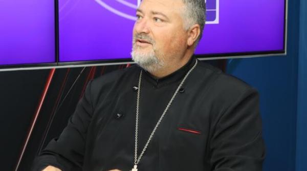 Anul trecut au fost botezați 25.000 de copii în toată diaspora. Preotul Gabriel Cazacu: Tot în 2022 ne-am confruntat, în România, cu un fenomen trist