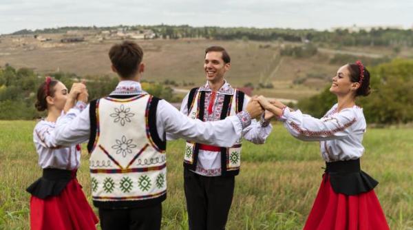 Arta și tradițiile, refugiul românilor din străinătate. Reprezentant Corul românilor din Luxemburg "Voci din Carpați": Cele mai de succes sunt colindele, le cântăm în fiecare an la biserică / video