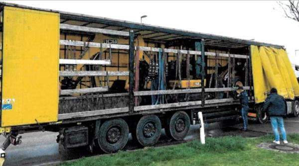 Germania. Doi români au intrat pe un șantier, au băgat utilaje de 200.000 de euro în camion și au plecat cu ele spre România