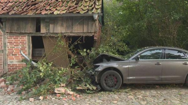 Germania. Un șofer român a intrat cu mașina în peretele unei case. Prejudicii de 40.000 de euro