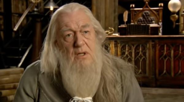 Fanii 'Harry Potter', în doliu: Michael Gambon, actorul care l-a interpretat pe profesorul Dumbledore, a murit la 82 de ani