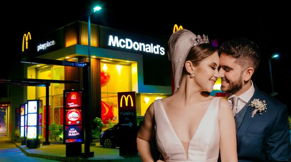 Nuntă inedită: Un cuplu a devenit viral pe internet, după ce a servit McDonald’s invitaților