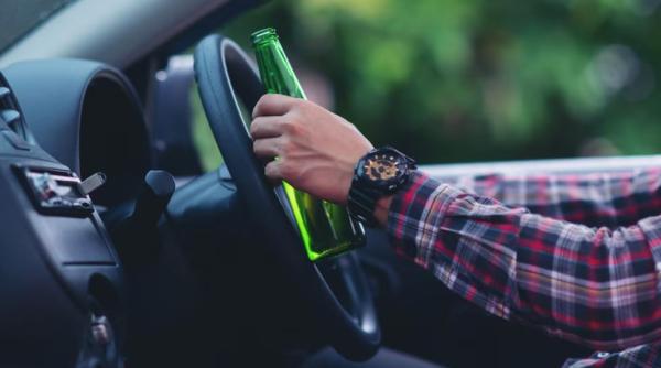 Șofer român, la un pas de comă alcoolică. A fost reținut de polițiști după ce a urcat beat la volan