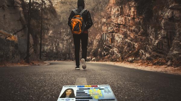 Am buletinul de identitate expirat sau pierdut și nu pot veni în țară să obțin altul. Ce fac?