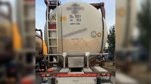 Câteva zeci de tone de ulei uzat transportat din Bulgaria în Germania, oprite la intrarea în țară