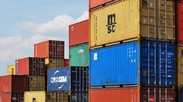 China suspendă exporturile de două minerale rare