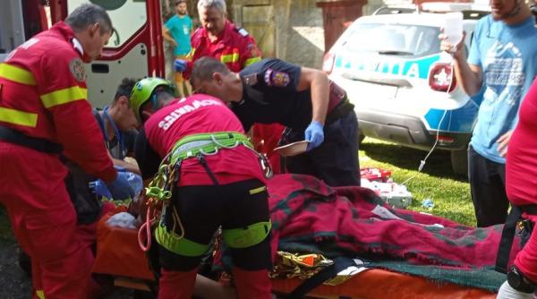 Român, în stare gravă după ce a fost lovit de o stâncă în zona Cheile Bicazului