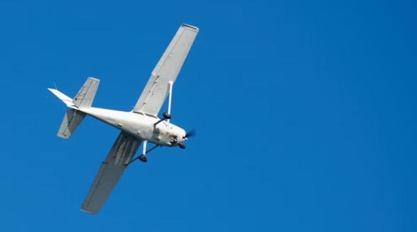 Aterizare de urgență pe mare, în Italia: un avion ultraușor a ajuns printre turiștii speriați