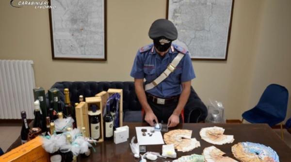 Polițiștii italieni au găsit acasă la o româncă vinul și mărturiile furate de la o mireasă și 365 de grame de cocaină