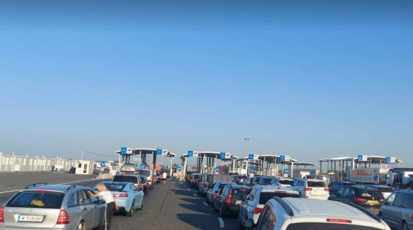 Aglomerație la Vama Nădlac II: Zeci de maşini şi camioane așteaptă la coadă pentru că nu sunt suficienţi poliţişti ungari