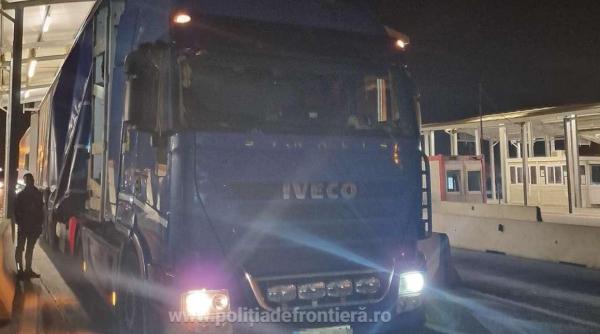 Camion în drum spre Ungaria, confiscat la ieșirea din țară. Ce ascundea șoferul după un perete fals