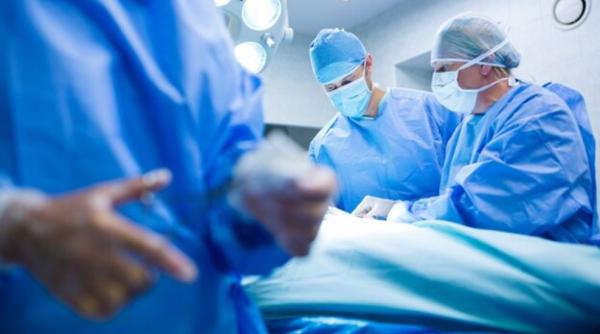 Medicii au găsit 150 de obiecte în stomacul unui bărbat care le ceruse ajutorul: Este un caz fără precedent