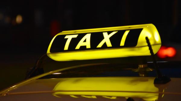 Scandal cu taxiurile din Roma. O cursă de 20 de euro costă de peste trei ori mai mult: cer plata în numerar și dau chitanțe false