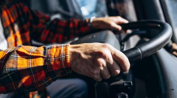 UE plănuiește teste regulate de vedere pentru șoferii pensionari. Expert: Riscul accidentelor care pun viața în pericol crește