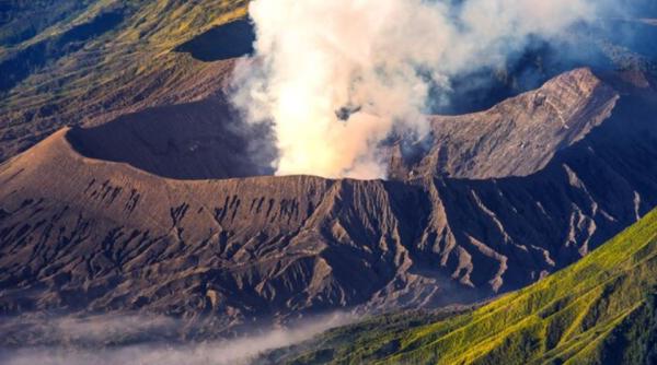 Supervulcanul Campi Flegrei din Italia e tot mai activ: cutremure dese în regiune, iar primele familii au fost evacuate