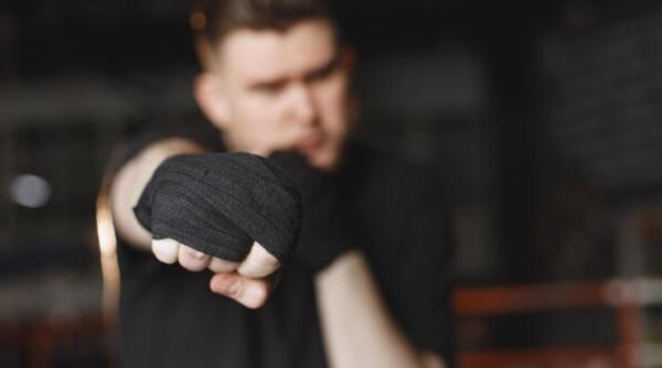 Doi români s-au bătut într-o gară din Germania: unul a ajuns la spital, al doilea la poliție