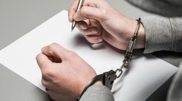 Român arestat în Ungaria, după ce a lovit un polițist cu piciorul în cap